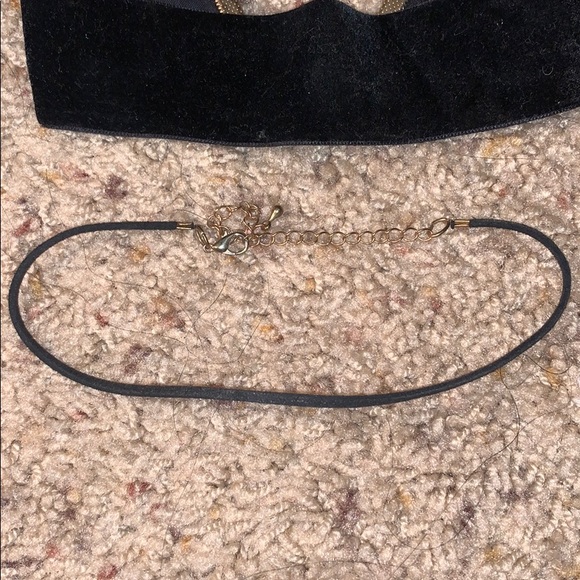 Set of Choker Necklaces - Picture 3 of 3